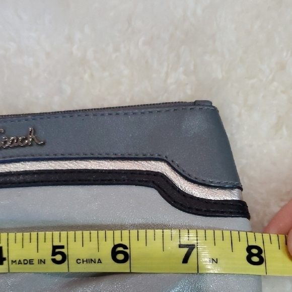 Coach Black and Gray Clutch Wristlet with Sleek Design - Picture 10 of 11